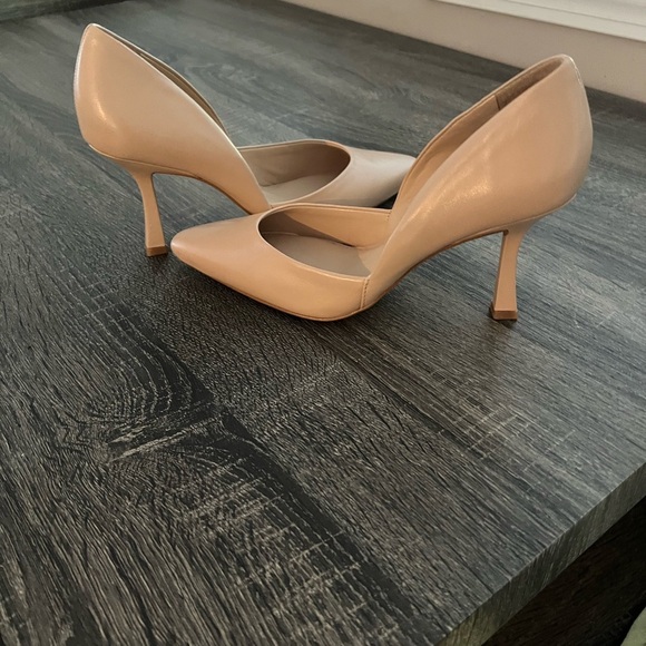 Vince Camuto Nude D’Orsay Pointed Toe Heels – Size 8M​ - Picture 6 of 9